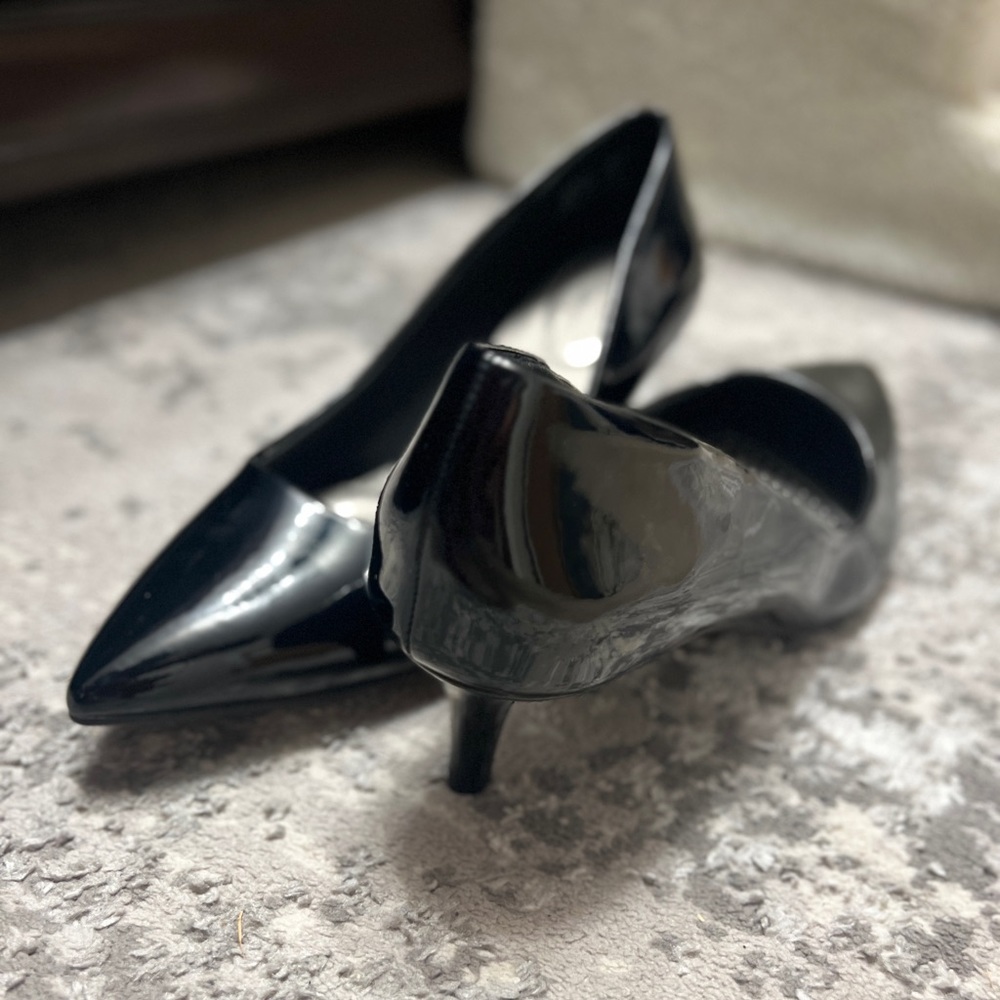 Dexflex Comfort Jeanne Black Patent Pointed Toe Heels